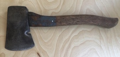 VINTAGE GENUINE PLUMB OFFICIAL BOY SCOUT'S AX WITH ORIGINAL HANDLE & NAIL PULLER