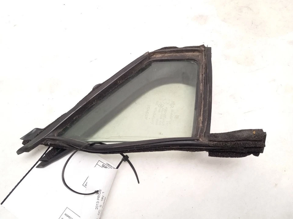 ПЕРЕДНЯЯ ПРАВАЯ ДВЕРЬ УГЛОВАЯ ВЕНТИЛЯЦИОННАЯ ЧЕТВЕРТЬ СТЕКЛА подходит для TOYOTA PRIUS C 2012 - 2019 OEM - Изображение 4 из 4