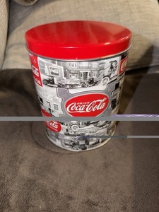 Vintage Coca Cola Advertising Theme Tin With 750 Piece puzzle
