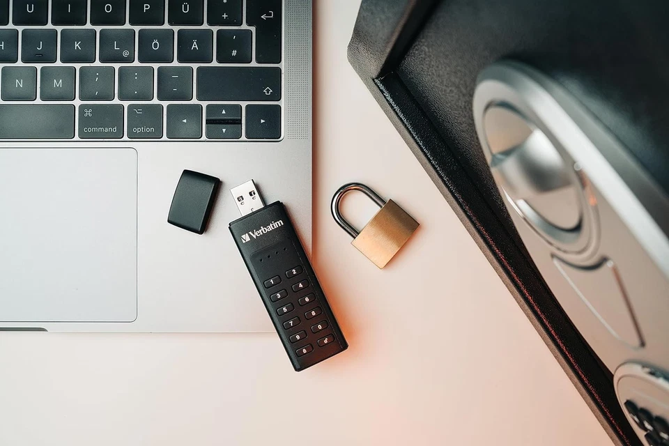 Keypad Secure USB 3.0 Flash Drive, 128GB, Black 128 GB - Image 2 of 4