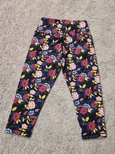 Ruby Ribbon Crop Capri Leggings Reversible Floral pink  Black Leggings Large