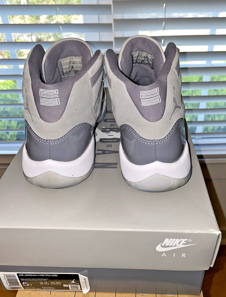 Jordan 11 Retro (GS) Gris Medio (Talla 5y) Foto 2 de 4
