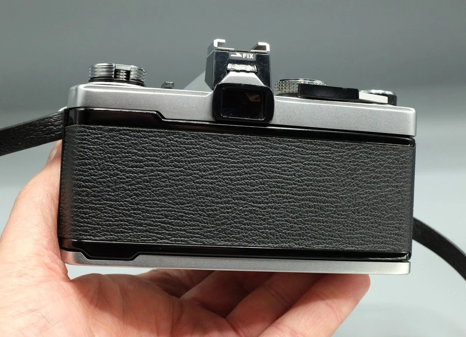 OLYMPUS OM-1 SLR w Zuiko 1.8/50 Near MINT w Case + User Manual - Image 3 of 4