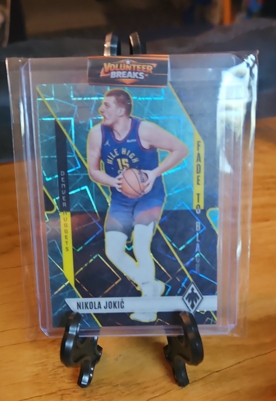 2023-24 Panini Phoenix - Fade to Black Nikola Jokić #20 Teal Lazer
