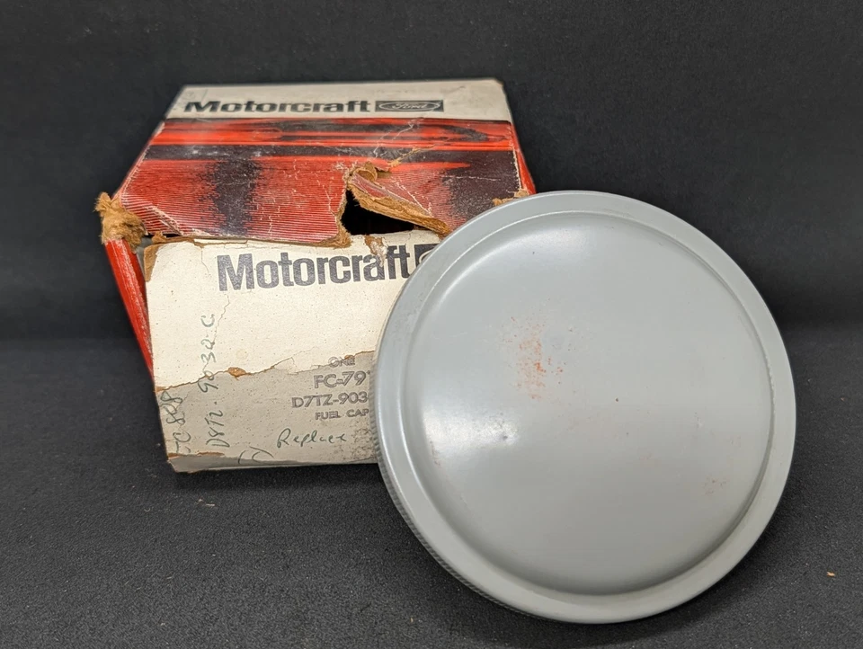 Ford F150 1977 F250 F350 camioneta pickup tapa tanque combustible gasolina FC791 D7TZ-9030K nuevo de stock Foto 2 de 4