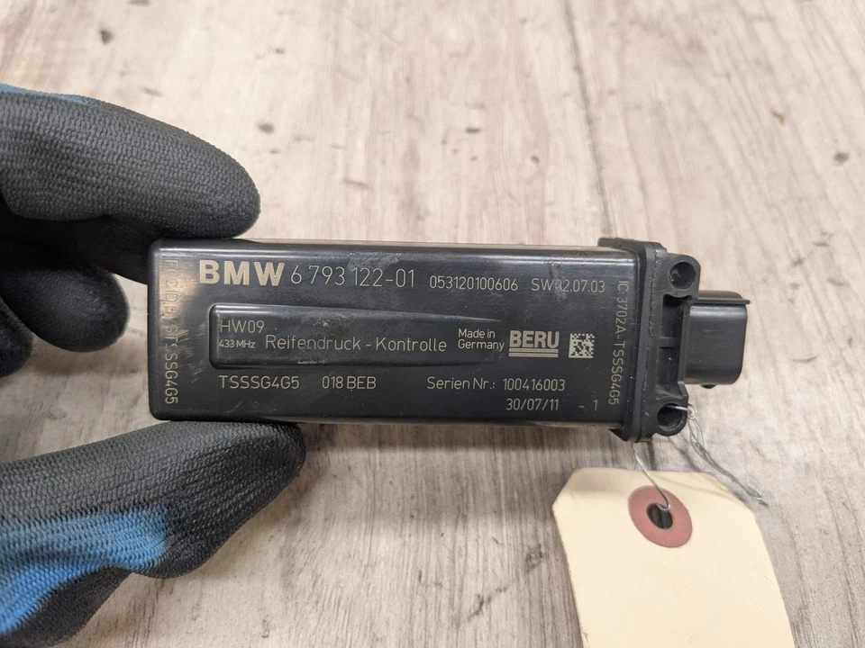 OEM BMW E70 E71 E82 E88 E89 E92 E93 Tire Pressure Control Unit Module RDC - Image 3 of 4