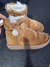 Girls Ugg Snow Boots, Size 10