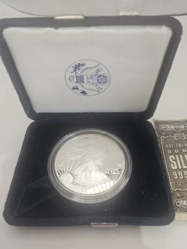 2004 WALKING LIBERTY AMERICAN EAGLE .999 FINE SILVER DOLLAR COIN 1oz