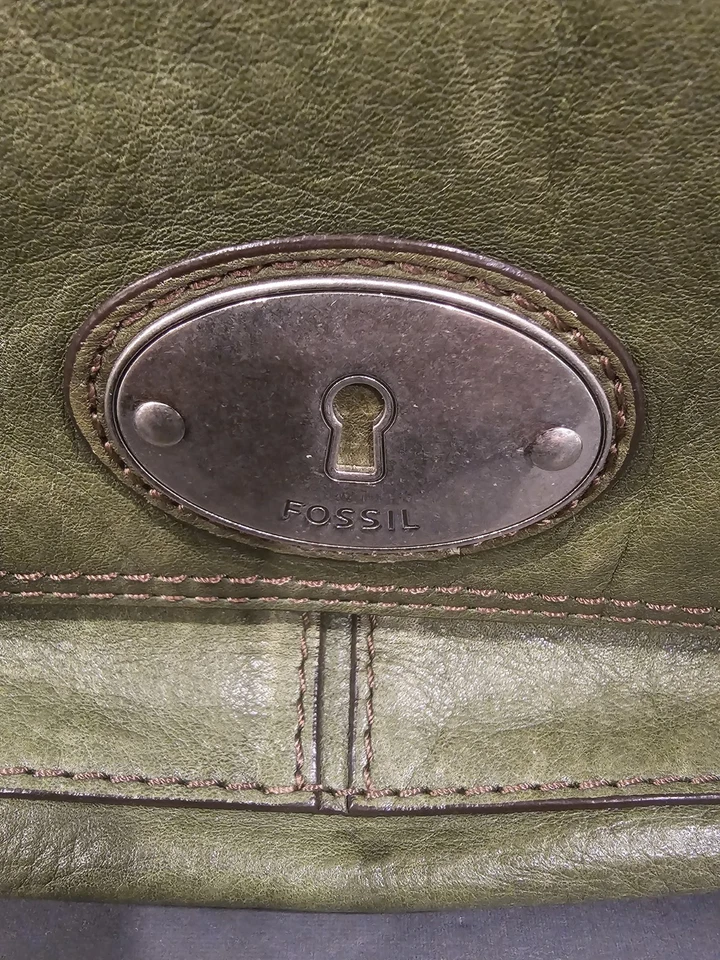 Cartera de cuero verde fósil con cierre a presión con dije - hermosa e impresionante Foto 4 de 4