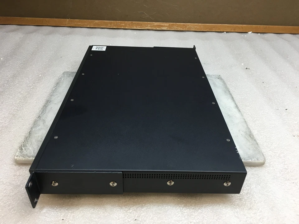 Avocent Autoview 3200 P/N: 520-473-505 16-Port Digital KVM Switch w/ Rack Ears - Image 3 of 4