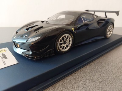Ferrari 488 Challenge von Look Smart  in schwarz / ohne Streifen 1:18 in OVP 