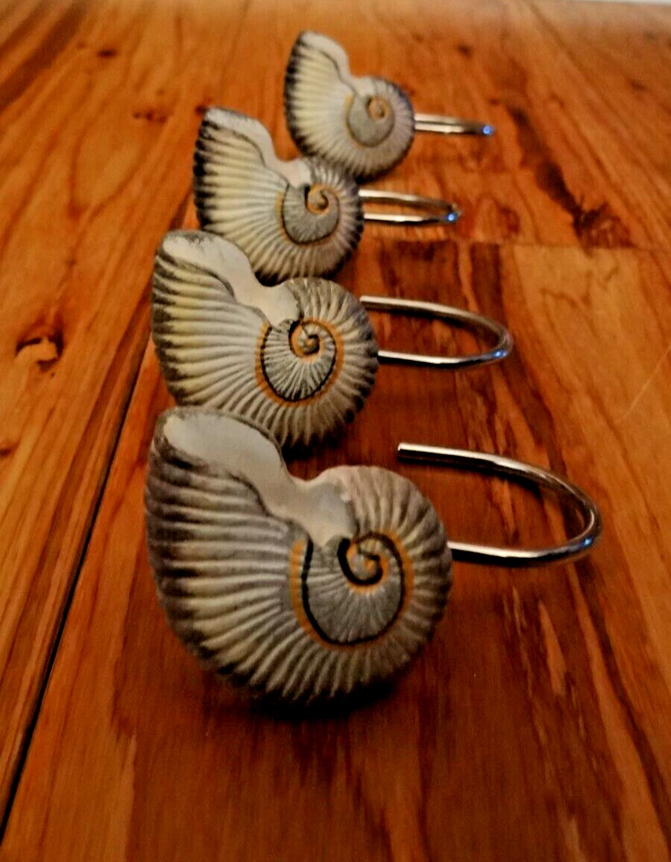 Juego de 12 ganchos para cortina de ducha Avanti “Under The Sea” Foto 3 de 4