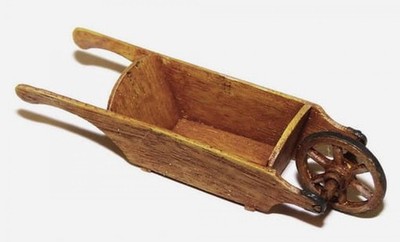 Wooden Wheelbarrow / 1:35
