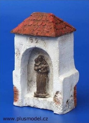 Village chapel / 1:35