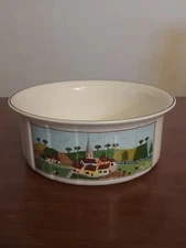 Villeroy Boch DESIGN NAIF Vilbofour RIDGE FLARE Round Porcelain 8 3/4" SOUFFLE