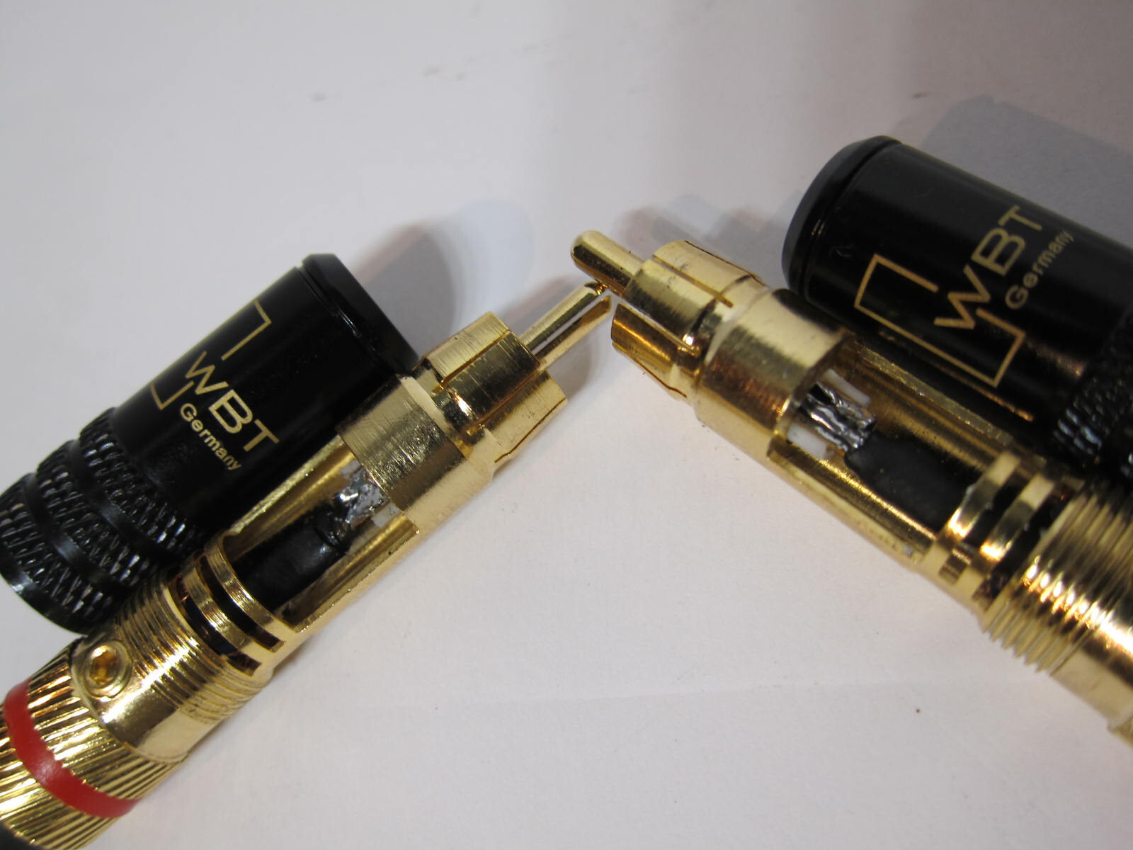 Analog Art Interconnects [Mogami W2534 Quad Cable & WBT-0144 Germany Lock Plugs]