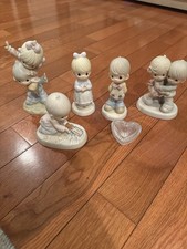 Precious Moments Figurines Lot  Heart Trinket Box   Excellent Condition