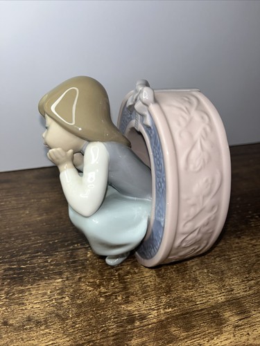 Lladro School girl Alphabet Vowel O Olivia 5148 Figurine Glossy Mint RARE - Picture 5 of 8