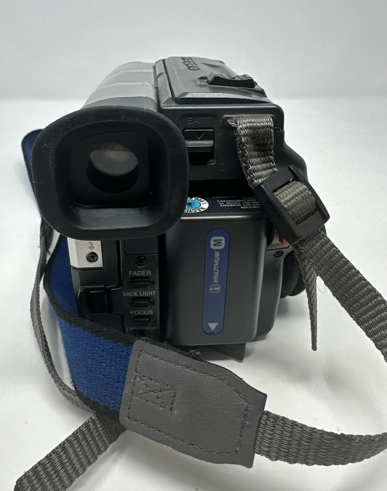 Sony Camcorder Handycam Vision 460x 8mm Hi8 Camcorder Color CCDTRV108