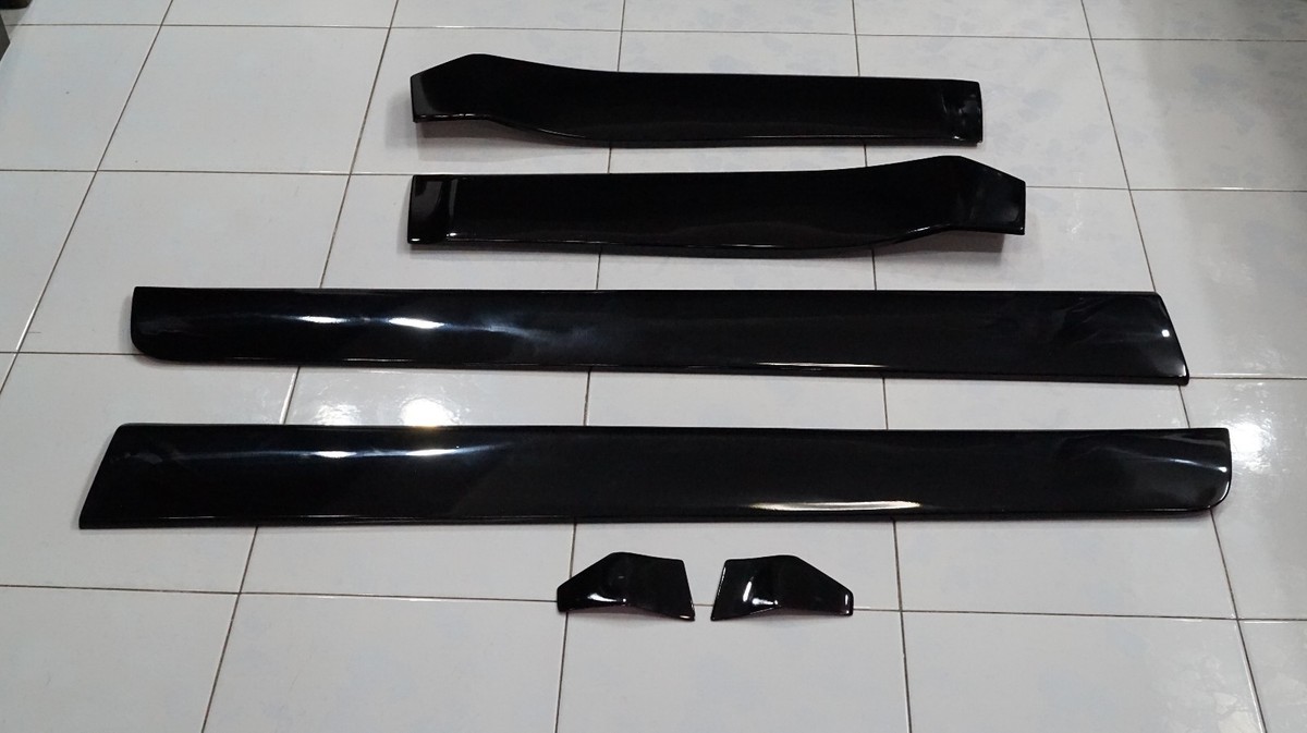 V2 POLYPROPYLENE SIDE DOORS BODY MOLDING TRIMS MITSUBISHI PAJERO