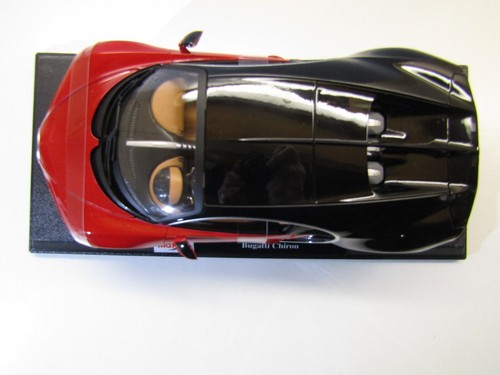 Maisto Diecast 1:18 Scale Model Bugatti Chiron Red/Black - Picture 6 of 14