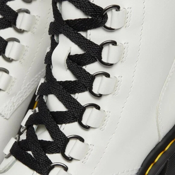 靴 Dr.Martens CHESNEY WHITE Dr. Martens Women's Chesney 8-Eye Flared Heel Platform Boots