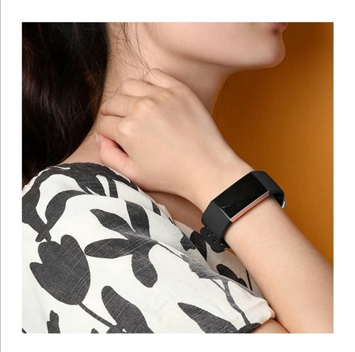 Banda deportiva de silicona impermeable con orificios de aire para Fitbit Charge3/4/ Charge3 SE - Imagen 2 de 13