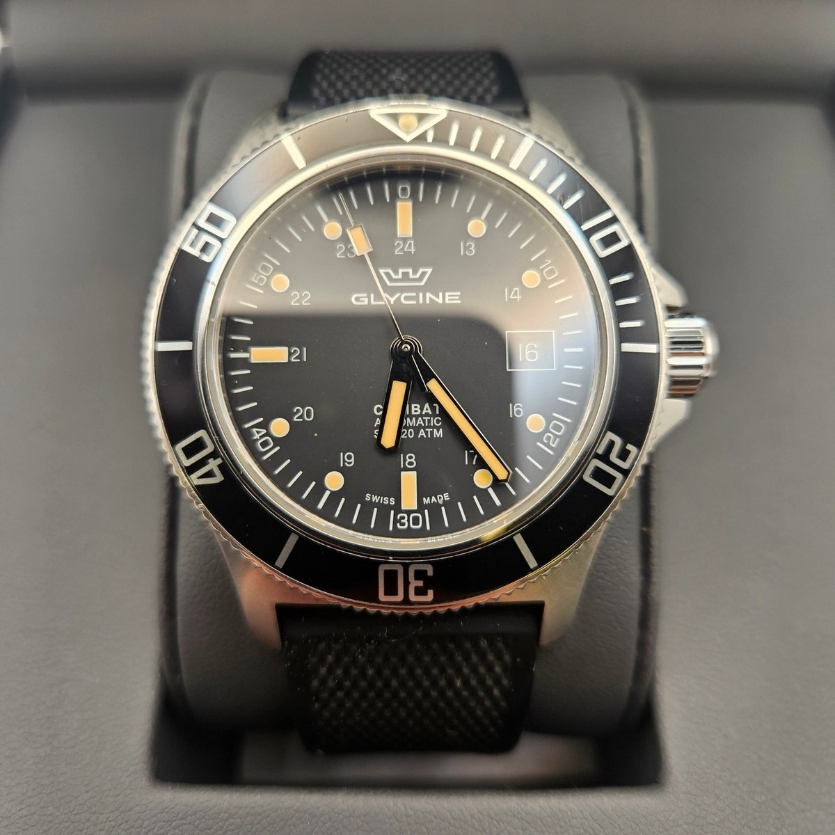 GLYCINE グリシン GL0083 自動巻き腕時計 箱付き 稼働品 GLYCINE GL0083 COMBAT SUB 42MM SWISS AUTOMATIC WATCH WORN