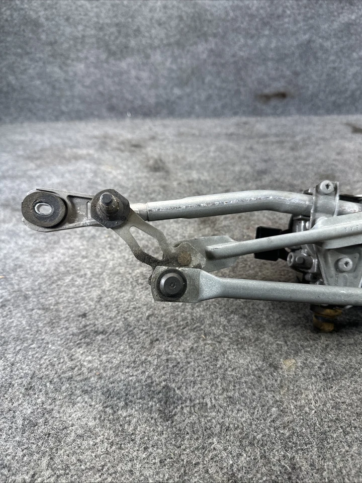 2013 - 2017  FIAT 500L WINDSHIELD WIPER WASHER MOTOR & LINKAGE  W000055370 - Image 2 of 4