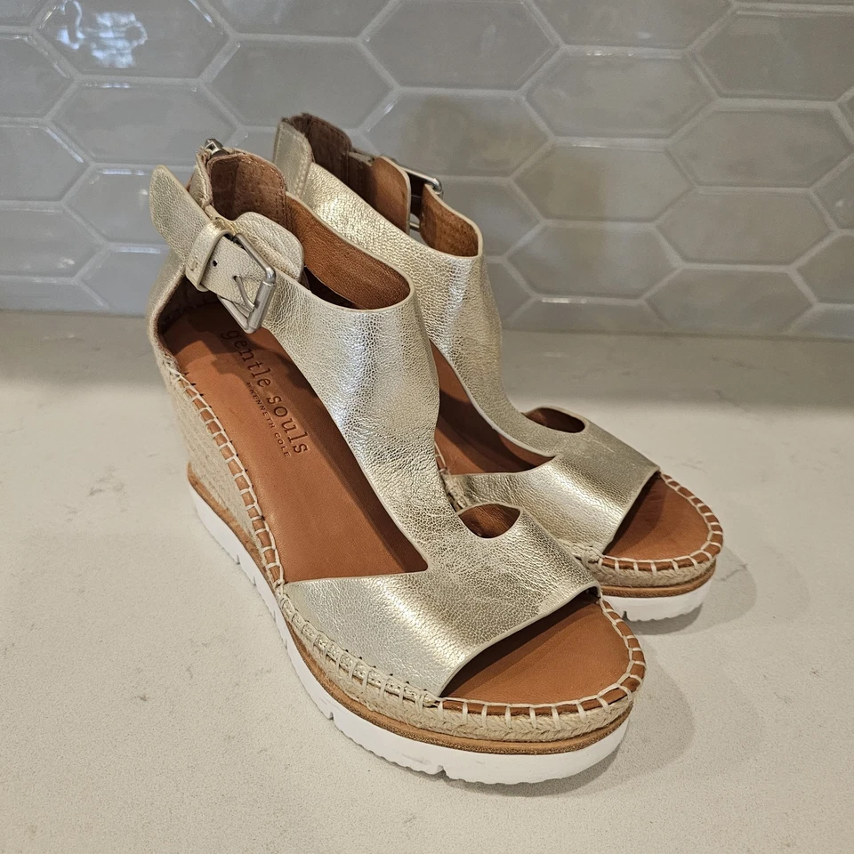 Sandalias de cuña Kenneth Cole Gentle Souls Elyssa correa en T oro rosa, 7,5 Foto 2 de 4