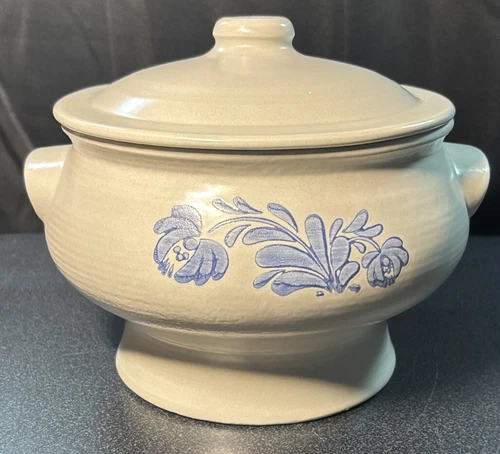 Vintage Pfaltzgraff YORKTOWNE Stoneware TUREEN with LID & LADLE - 7-160