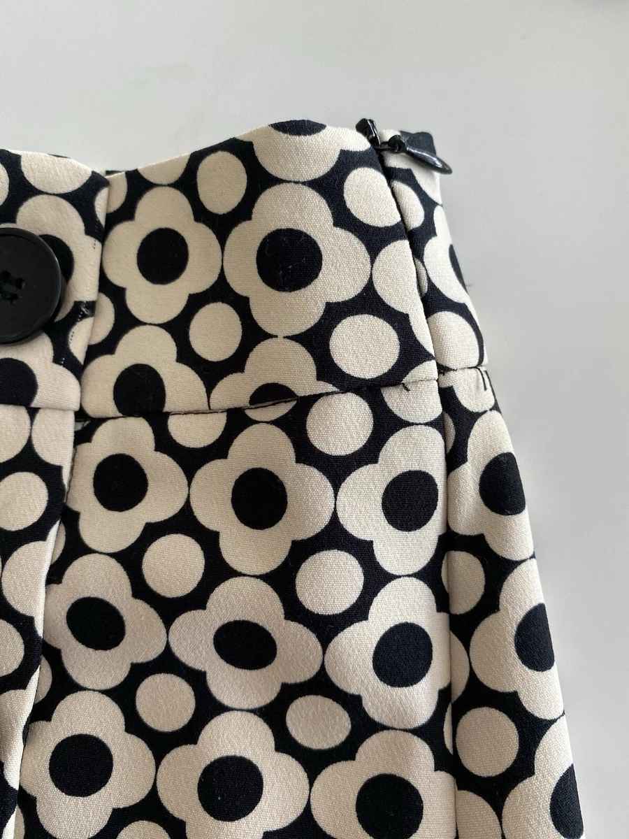Minifalda Bershka patrón floral crema y negra excelente estado apenas usada