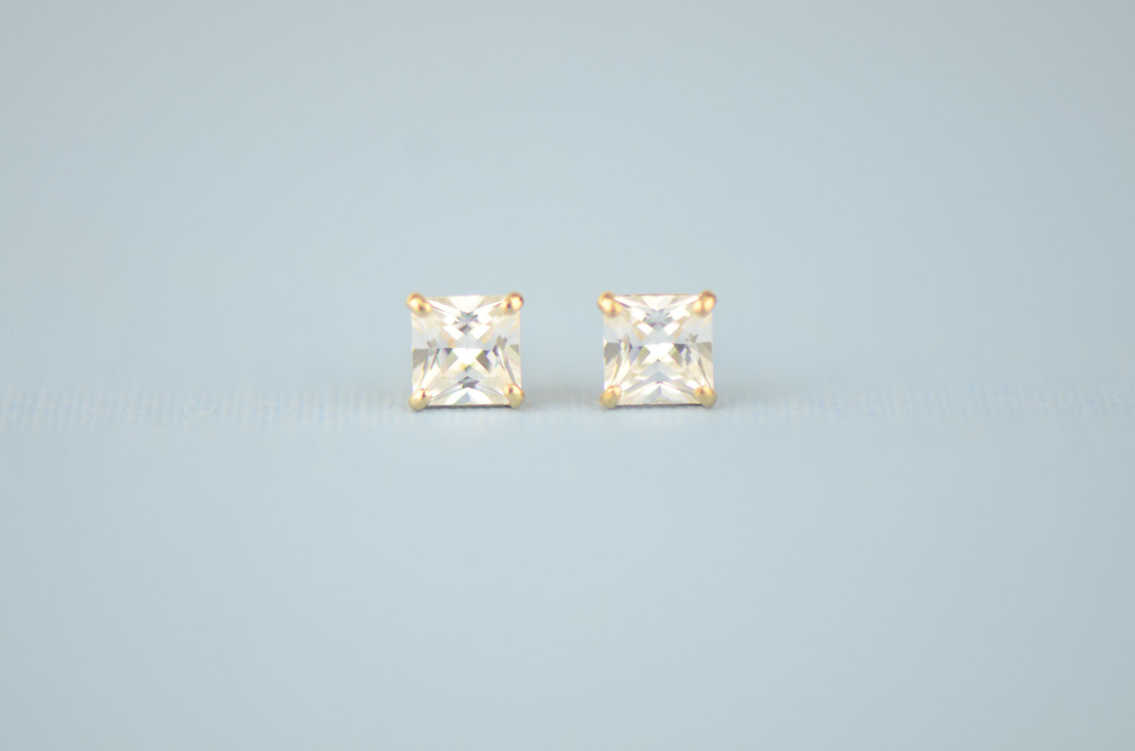 3MM Cubic Zirconia Allergy Free Stainless Steel Piercing Ear Stud – E - Foto 11