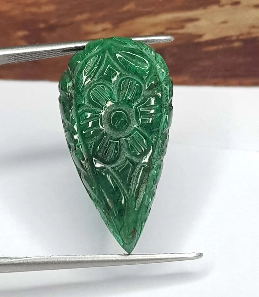 Piedras preciosas sueltas talladas hechas a mano con forma de pera de Zambia esmeralda natural de 15,35 quilates Foto 3 de 4