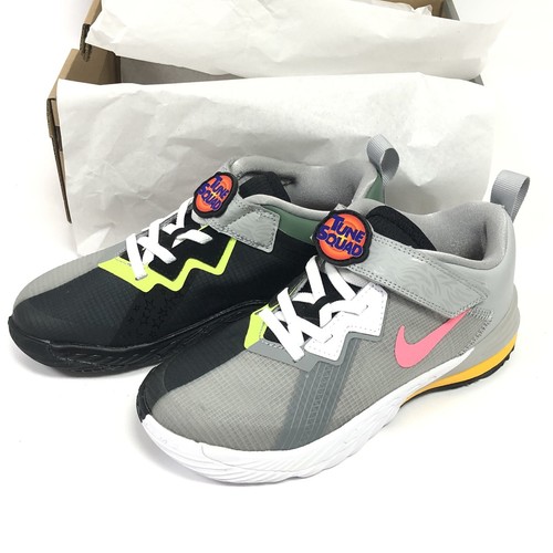 NIKE Space Jam Bugs vs Marvin Martian 