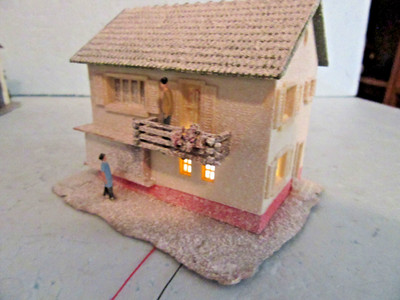 HO - Faller 220a - Custom LED Illuminated Snowy Family Home w/ Flower Shop Erika