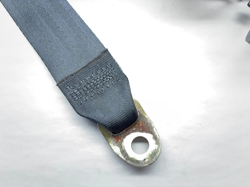 Retractor central trasero 2002-05 Ram 1500 2003-05 Ram 2500 3500 5GU501DVAE pizarra DV Foto 2 de 4