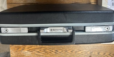 Samsonite 70 s-80 a Hard Shell Grey Lined Locking Briefcase NO KEY.