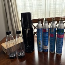 SodaStream SPT-001 Machine w/ 2 Bottles & 4 Empty CO2 Cylinders