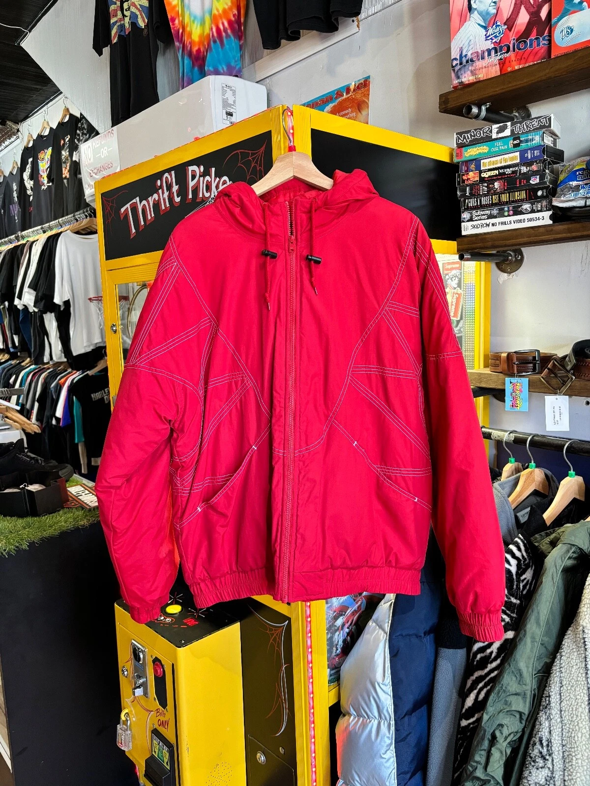Veste rouge suprême taille L évasée