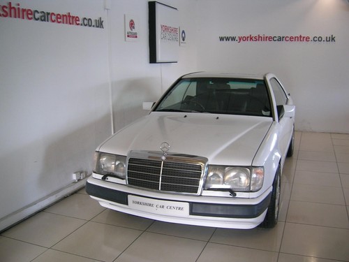 Mercedes-Benz 300 - Picture 3 of 9