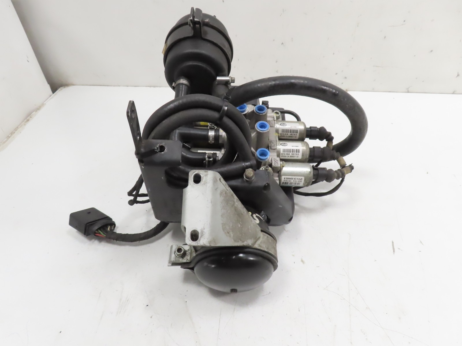 Lamborghini Gallardo 2006 Hydraulic pump valve P/N 086901137