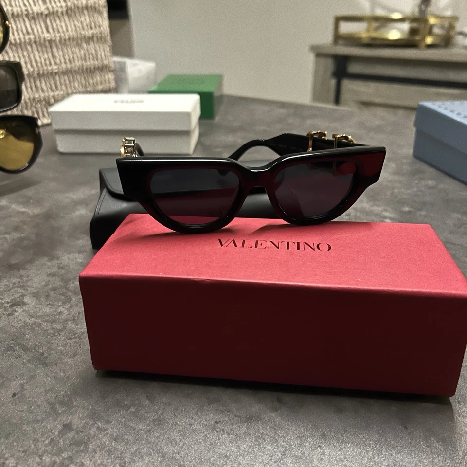 Valentino Sunglasses VLS-103A-51 Cat-Eye Sunglasses - Image 3 of 4