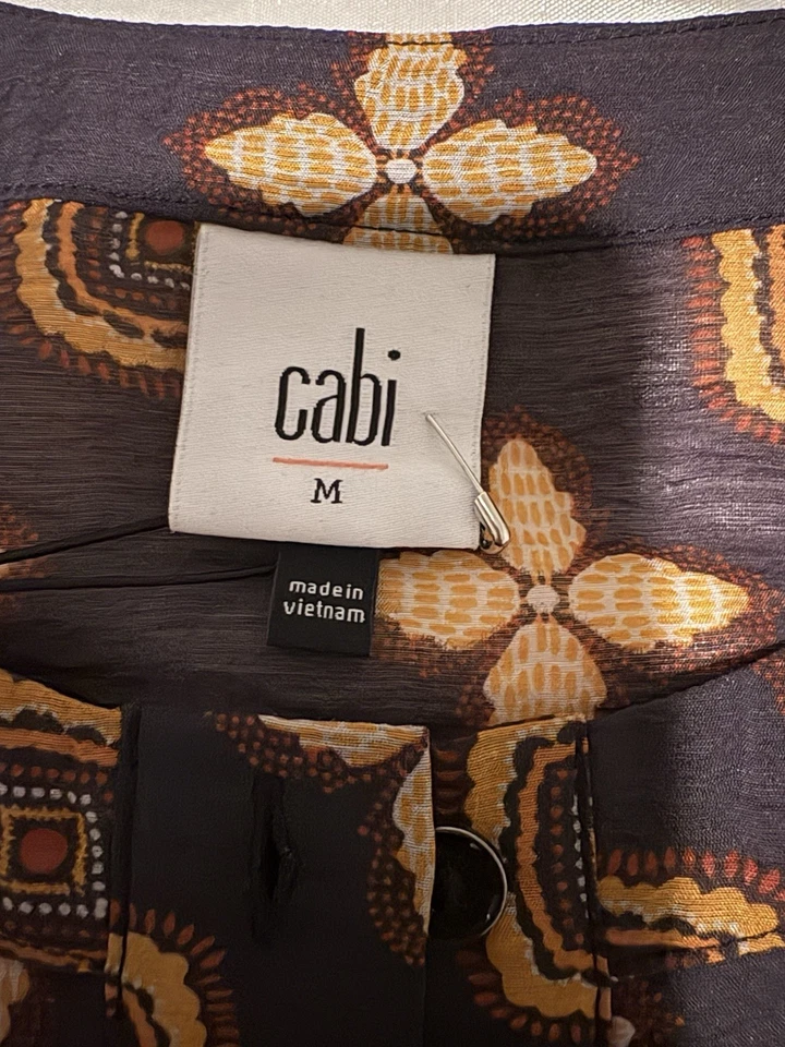 Blusa sin mangas con estampado de medallón marrón mediana #4558 de Cabi Louis Top para mujer Foto 2 de 4