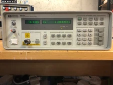 HP 85644A Tracking Generator, Powers up, For Repair