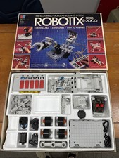 VINTAGE MB 1985 ROBOTIX SERIES R-2000 IN ORIGINAL BOX. INCOMPLETE