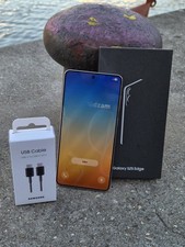 téléphone portable samsung Galaxy S25EDGE et câble USBC