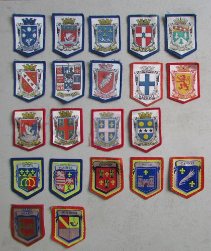 Lot De 19 écussons Brodés Vintage Chemin De Fer - Thèmes Erie, GT, Bluebonnet, Tailles Variées