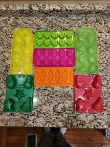 ICE CUBE TRAYS, MOLDS, JELLO SHOTS, LOT OF 7, KOOLAID, JELLO VTG