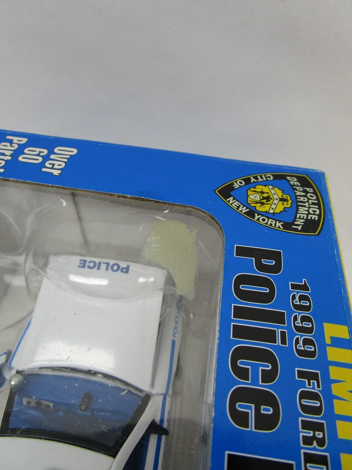 Caja de cambios Ford Crown Victoria 1999 diecast 1:43 policía de Nueva York Departamento de Policía Foto 2 de 4